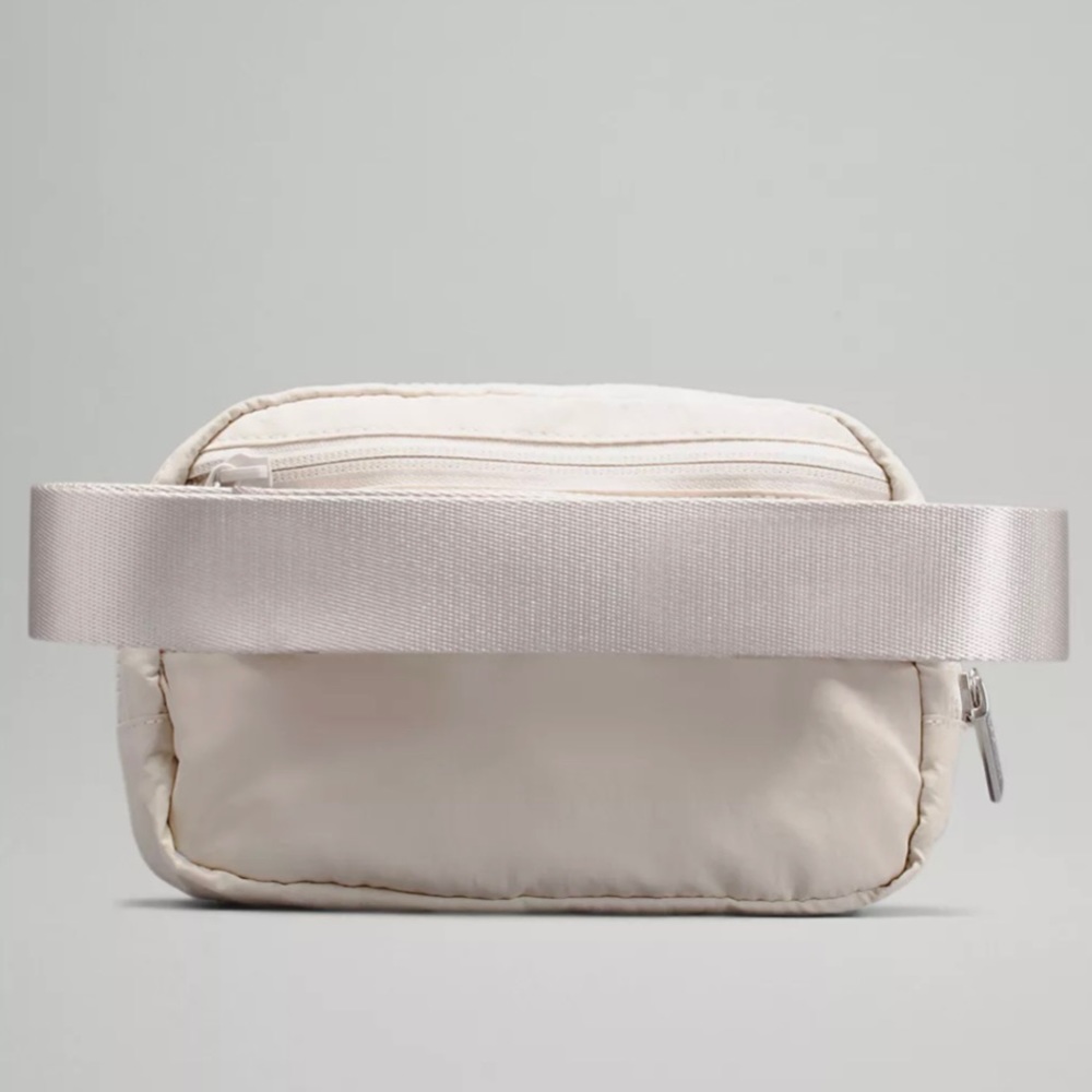 Lululemon Everywhere Belt Bag NWT - Picture 2 of 10